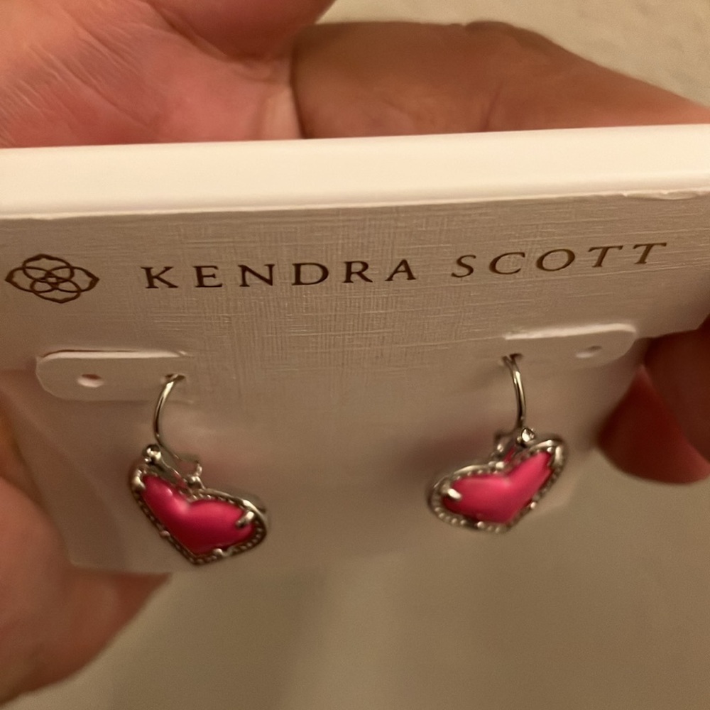 Kendra Scott pink heart earrings - Picture 6 of 7